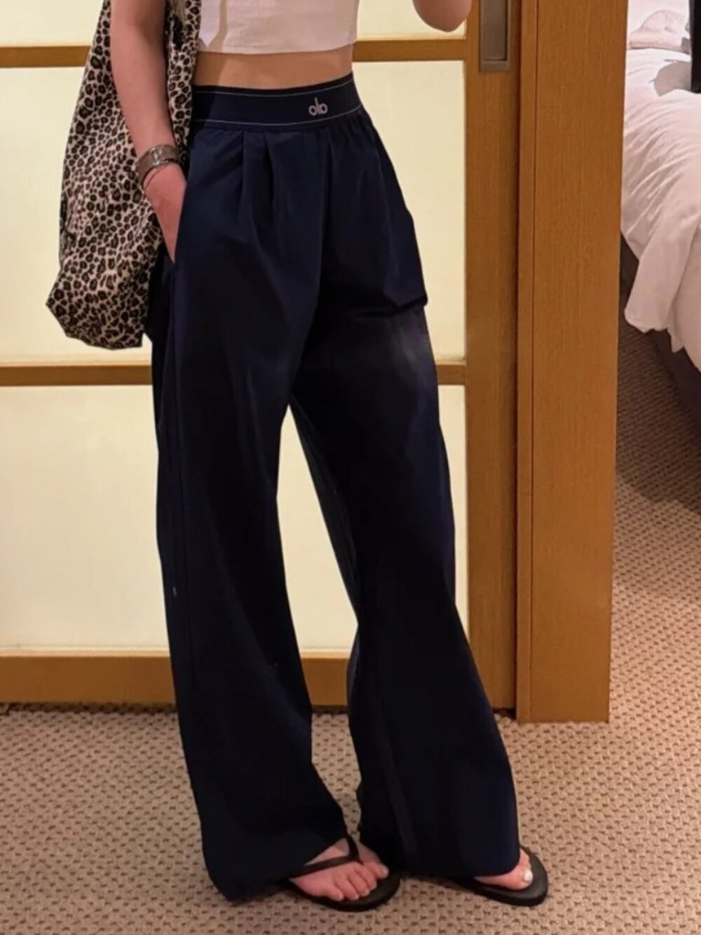 ALO Yoga Navy Wide Leg Pants 💙30” Inseam 🙋NWT | XS & M | Clean Girl Athleisure - Picture 9 of 9